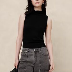Women’s Banana Republic Black Turtleneck Sleeveless Top- extra small
